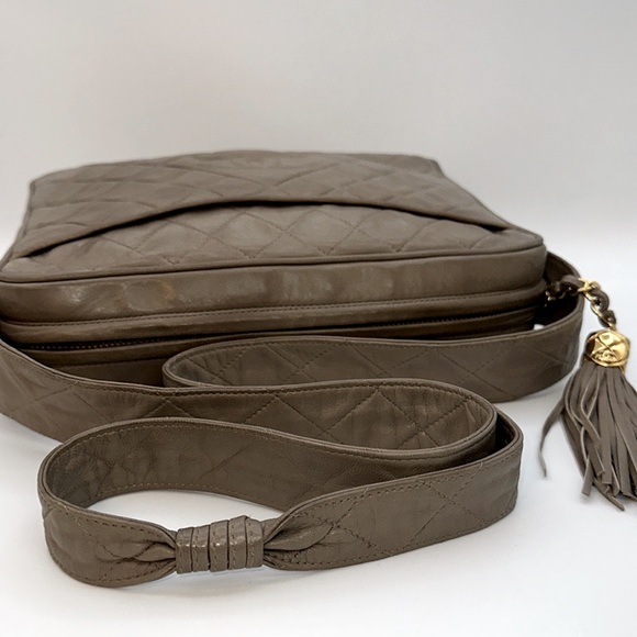COA CHANEL CC Camera Crossbody Taupe Lambskin w/Tassel, 24K Goldplated Hardware - Picture 6 of 14